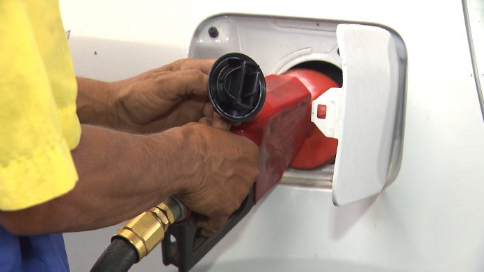 Postos de gasolina de seis cidades da Paraíba são notificados por aumento nos preços