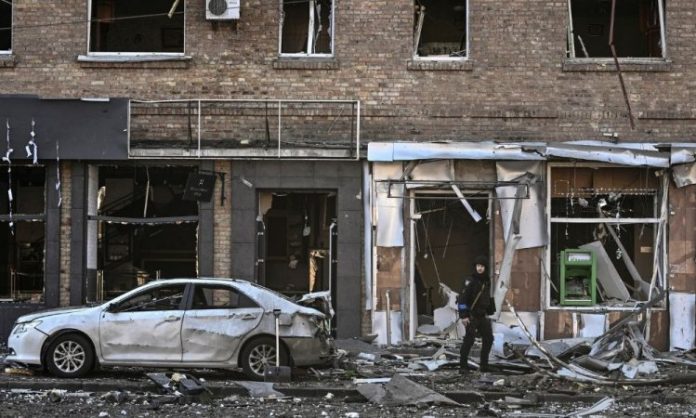 Bombardeio em Kiev deixa 2 mortos e ao menos seis feridos