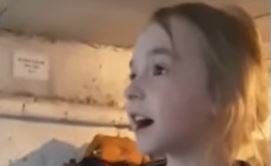 Menina de 7 anos canta em bunker na Ucrânia e emociona civis
