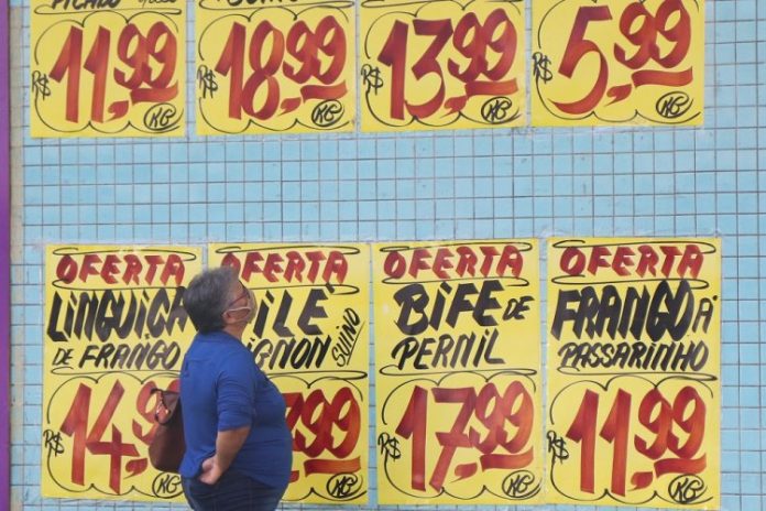 Mercado sobe projeção para inflação e juros em 2022 e 2023