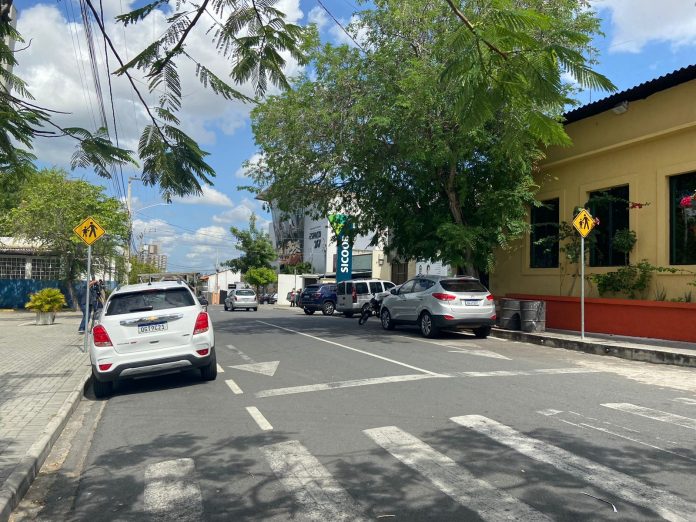 Grupo armado assalta cooperativa de crédito e faz segurança refém em Campina Grande