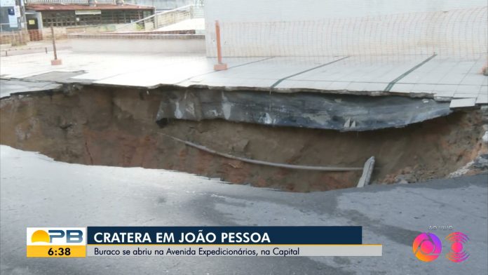 Crateras na Avenida Expedicionários podem ter ligação com calcário; relembre meme e outros casos