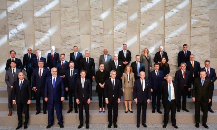 Líderes ocidentais se reúnem para debater a situação na Ucrânia; Otan anuncia mais apoio militar