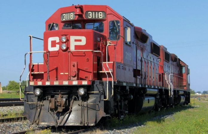 Ferroviários do Canadá fazem acordo para encerrar greve