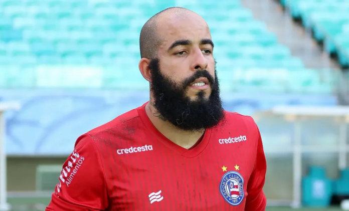 Atingido durante ataque a ônibus do Bahia, Danilo Fernandes passará por procedimento no olho