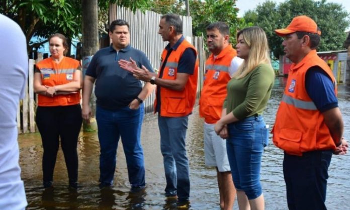 Helicóptero com Alcolumbre e governador do Amapá faz pouso de segurança; ambos estão bem