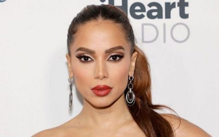 ‘Antes de levarmos a Anitta a sério, ela precisa levar a política a sério’, diz Ana Paula Henkel