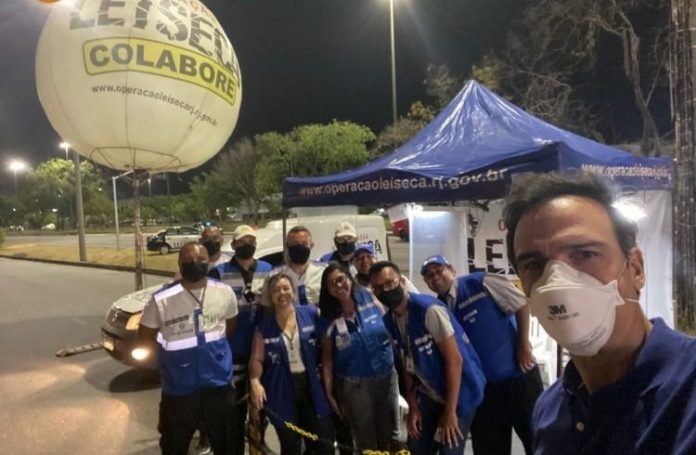 Tadeu Schmidt é parado em blitz da Lei Seca ao deixar estúdios Globo: ‘Achando que é fácil?’