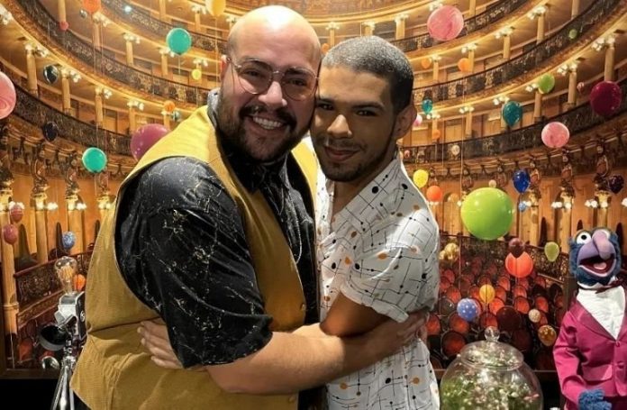 Tiago Abravanel cumpre promessa feita no ‘BBB 22’ e realiza sonho de Vyni