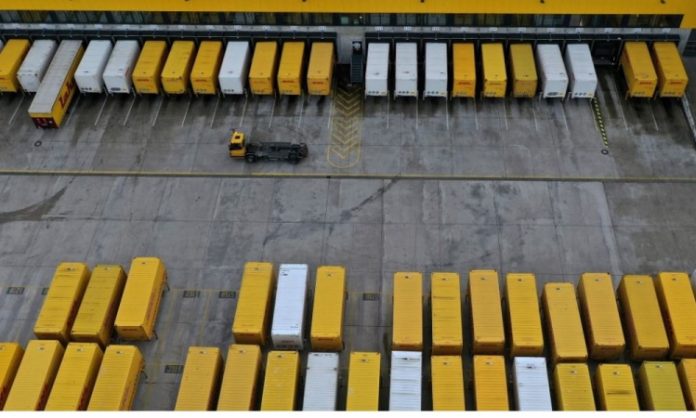 DHL suspende envios à Rússia e Belarus; veja outras empresas que deixaram o país