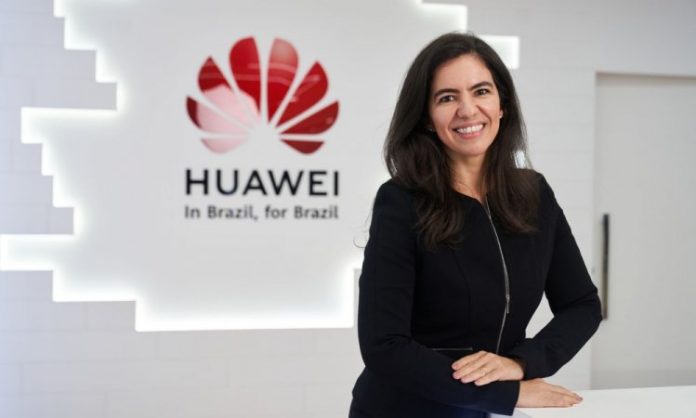 Gerente jurídica da Huawei, Ana Paula de Sá seguiu os passos do pai para se sobressair no direito
