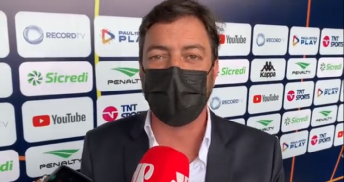 Presidente do Corinthians fala de calote de parceira e explica situação de Robson Bambu