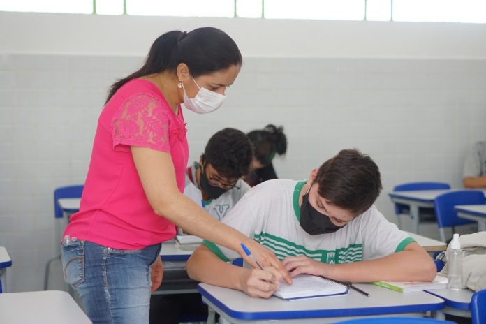 Campina Grande seleciona educadores bolsistas para o programa Brasil na Escola