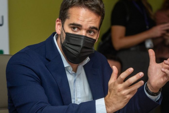 Eduardo Leite continuará no PSDB se partido ‘zerar o jogo’ na escolha do candidato à Presidência