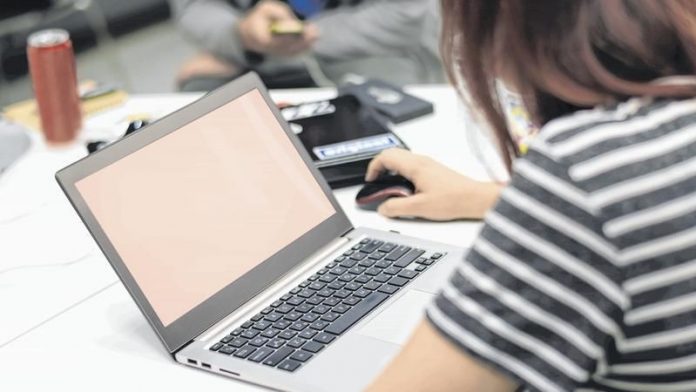 Cursos gratuitos com quase 2 mil vagas para mulheres têm inscrições abertas em Campina Grande