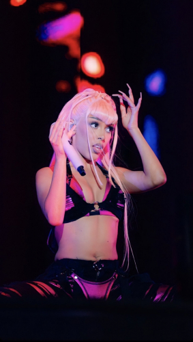 Doja Cat interrompe show no Lollapalooza Argentina para socorrer fã