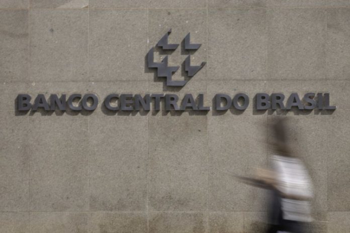 Em tom duro, BC cita aumento de incertezas e não indica fim do ciclo de aperto dos juros
