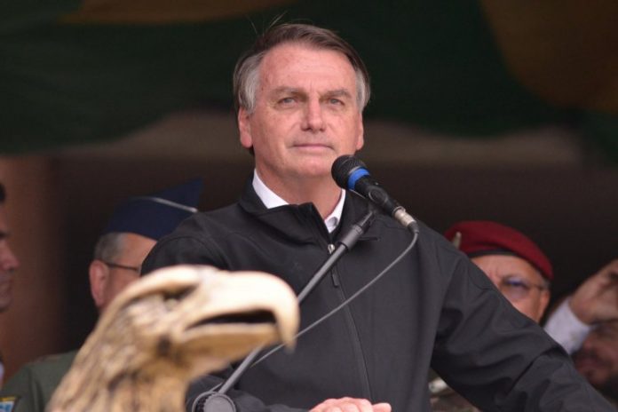 ‘Lamento que a Petrobras não esperou um dia a mais para anunciar reajuste’, diz Bolsonaro