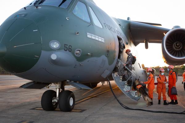 Brasil mantém cargueiros da FAB de prontidão para resgatar cidadãos na Europa