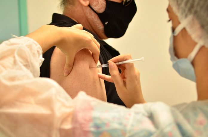 Campina Grande vacina contra a Covid-19 nesta terça (15); veja locais e horários