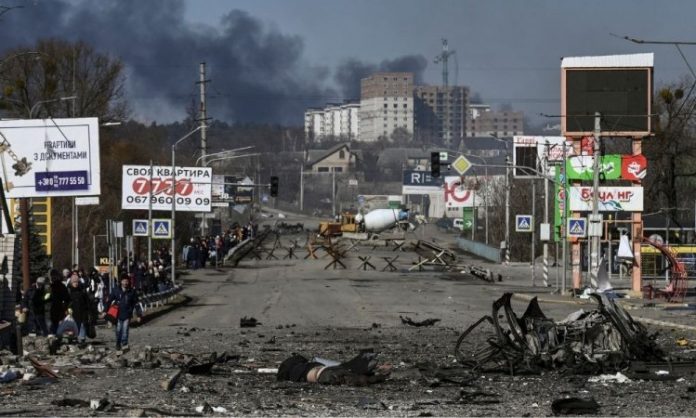 Ucrânia diz que corredores humanitários estão em risco com intensificação da guerra neste sábado