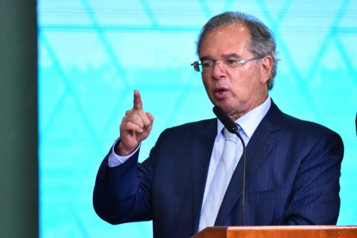 Governo libera saque do FGTS e antecipa 13º de aposentados