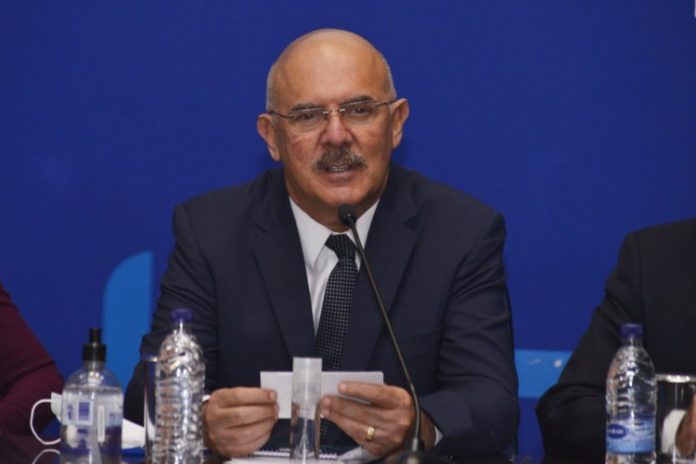 Ministro da Educação nega ter priorizado recursos a prefeituras ligadas a pastores