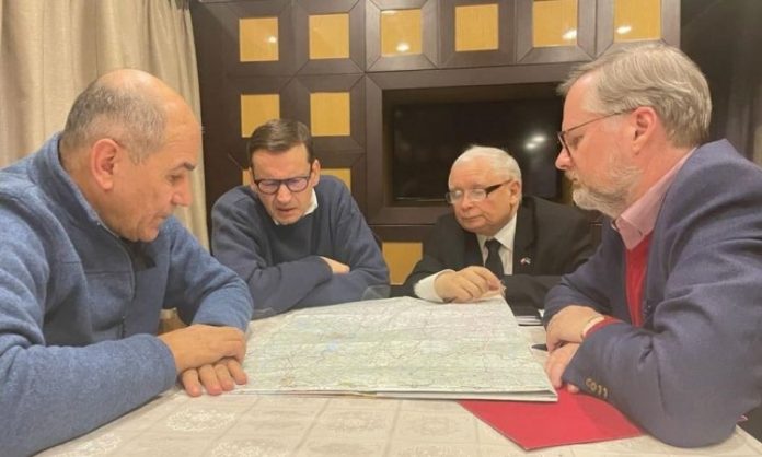 Premiês de países da Otan no Leste Europeu chegam a Kiev para apoiar Zelensky