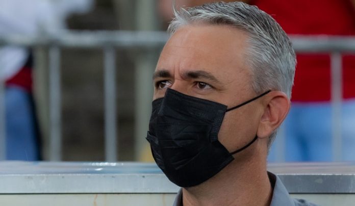 Ceará demite Tiago Nunes após eliminação na Copa do Nordeste