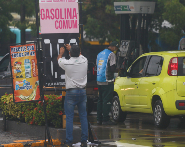 Reflexos da guerra e alta da gasolina já colocam inflação acima de 7% em 2022