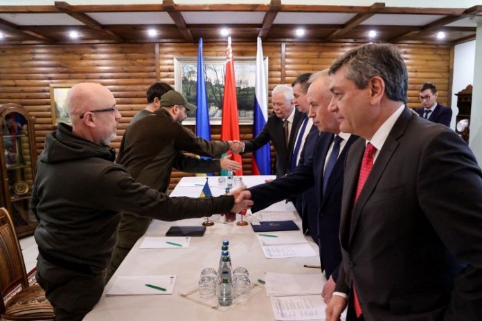 Governo da Ucrânia anuncia que negociador do conflito com a Rússia foi encontrado morto