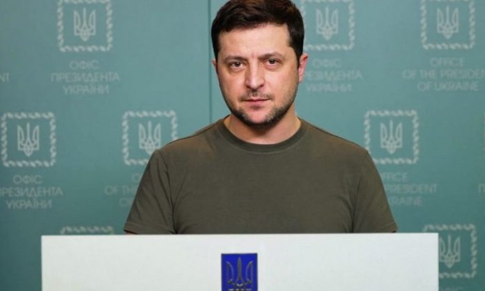 Zelensky diz estar pronto para conversar com Putin, ‘único meio de frear a guerra’