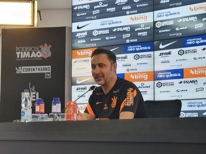 Vitor Pereira promete Corinthians ‘dominante’ e minimiza pressão: ‘Sou técnico de grandes jogos’