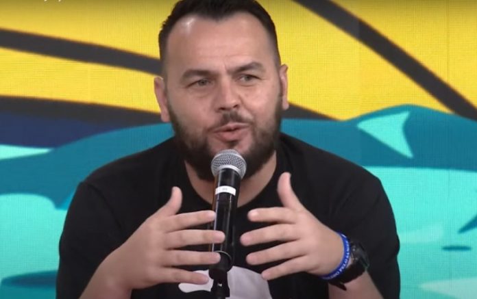 Deputado ‘Carteiro Reaça’ coleta assinaturas para abertura de CPI do MBL