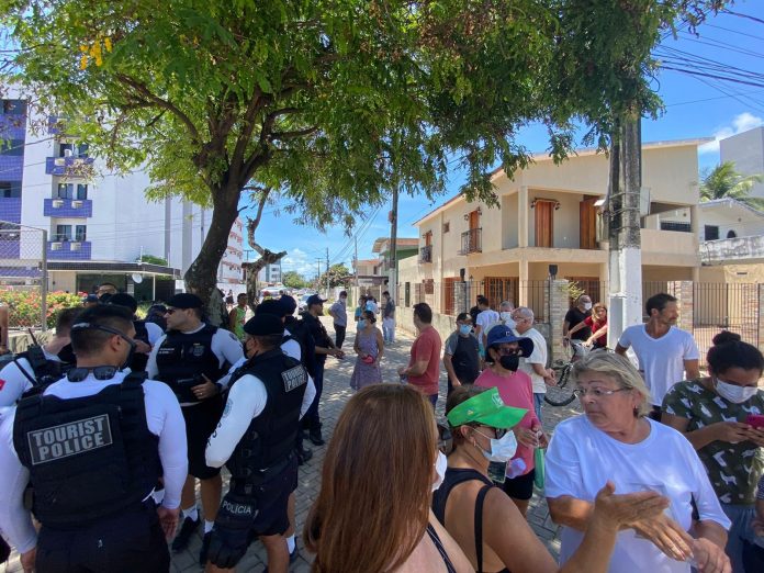 Moradores protestam contra obra da prefeitura na Quadra de Manaíra, em João Pessoa