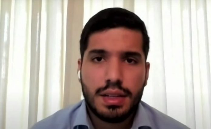 Deputado diz que expôs Gentili porque cena o revoltou, mas confessa que não viu filme inteiro