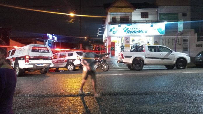 Tentativa de assalto a farmácia deixa duas pessoas baleadas em Campina Grande