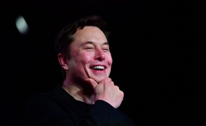Ações do Twitter disparam 25% após Elon Musk comprar participação na rede social