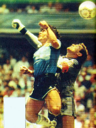 ‘La Mano de Dios’: Camisa de Maradona usada na Copa de 1986 vai a leilão