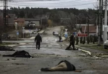 IMAGENS FORTE | Tropas russas desistem de Kiev e deixam cenas trágicas na Ucrânia