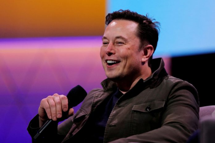Elon Musk assume cargo na direção do Twitter e fala em ‘melhorias significativas’ nos próximos meses