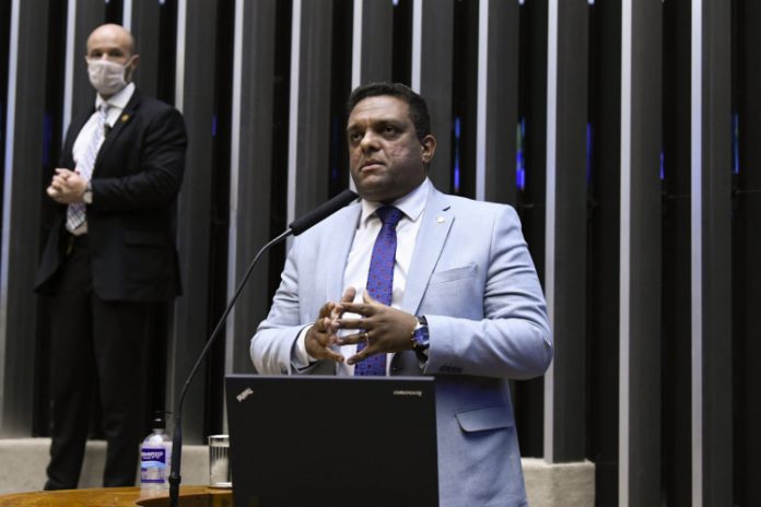 Deputado bolsonarista diz que usará ‘método do Rio’ para ameaça de Lula: ‘Na bala’