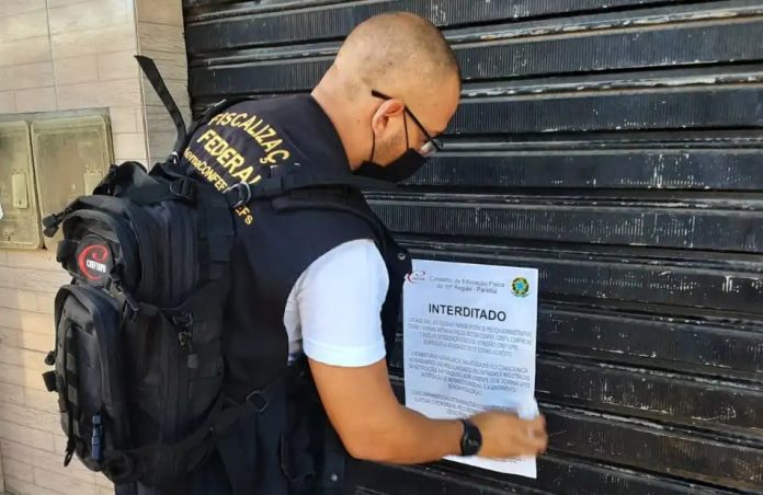 Duas academias são interditadas pelo Conselho de Educação Física por funcionamento ilegal, em João Pessoa