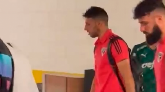 Garoto da base do Palmeiras teve celular danificado após tapa de Calleri