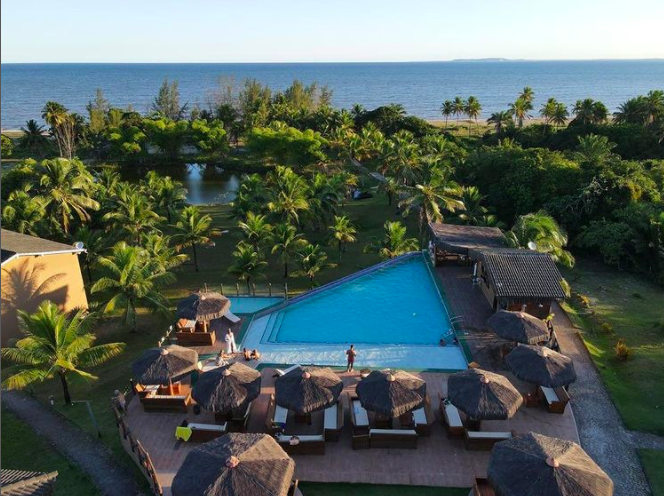 Tiroteio em pousada de luxo termina com dois mortos e duas influenciadoras presas na Bahia