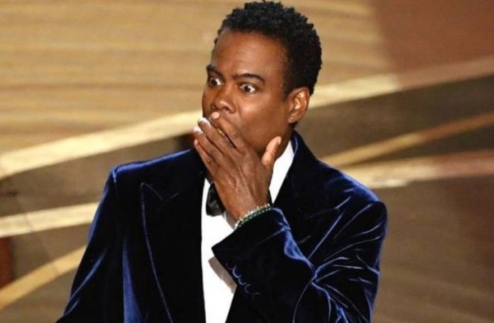 Chris Rock reage após espectador xingar Will Smith no seu show de stand-up