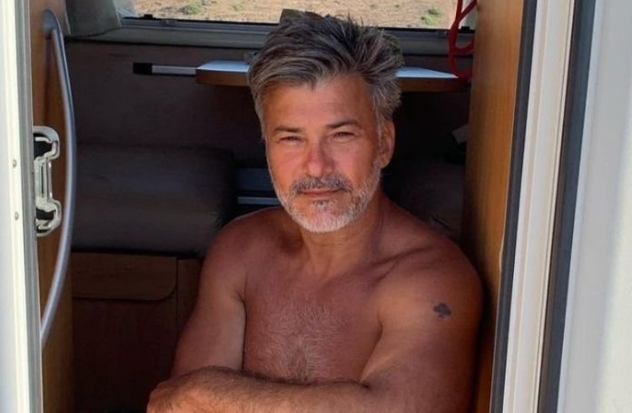 Leonardo Vieira diz que foi ‘arrancado do armário’: ‘Tive minha vida exposta’