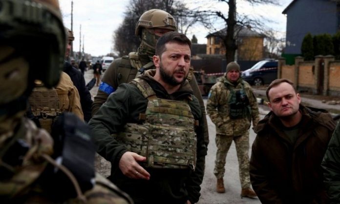 Indignação contra Rússia aumenta após massacre em Bucha; países ocidentais intensificam as pressões