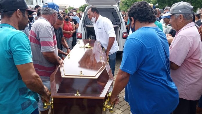 Corpo de vereadora morta a tiros é enterrado em Monteiro, PB; ex-marido segue foragido