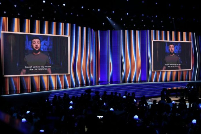 Presidente da Ucrânia, Volodymyr Zelensky realiza participação no Grammy 2022